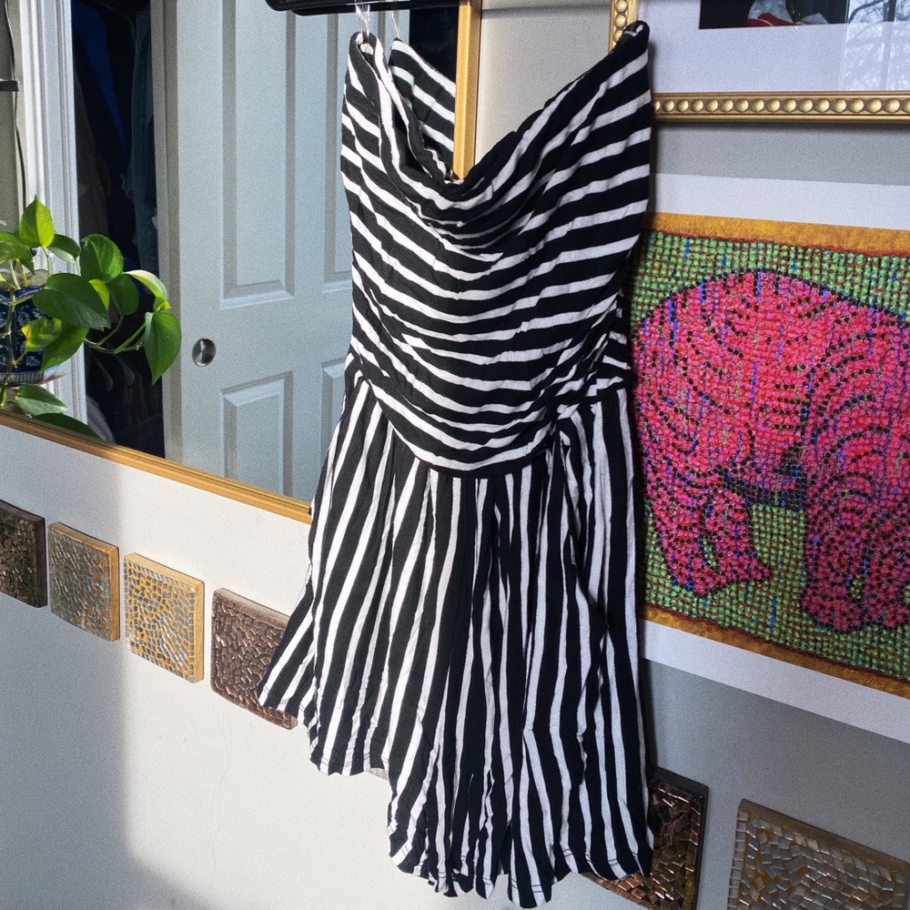 Heart & Hips size M black and white ROMPER